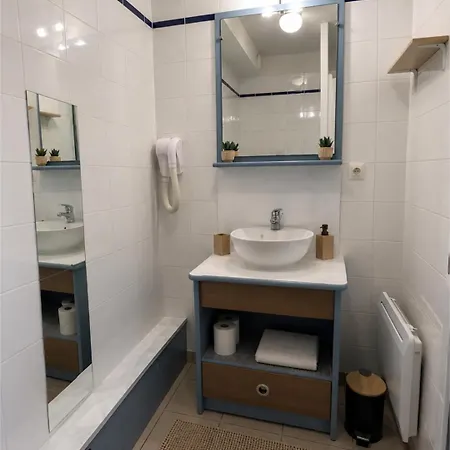 Studio Apartment
